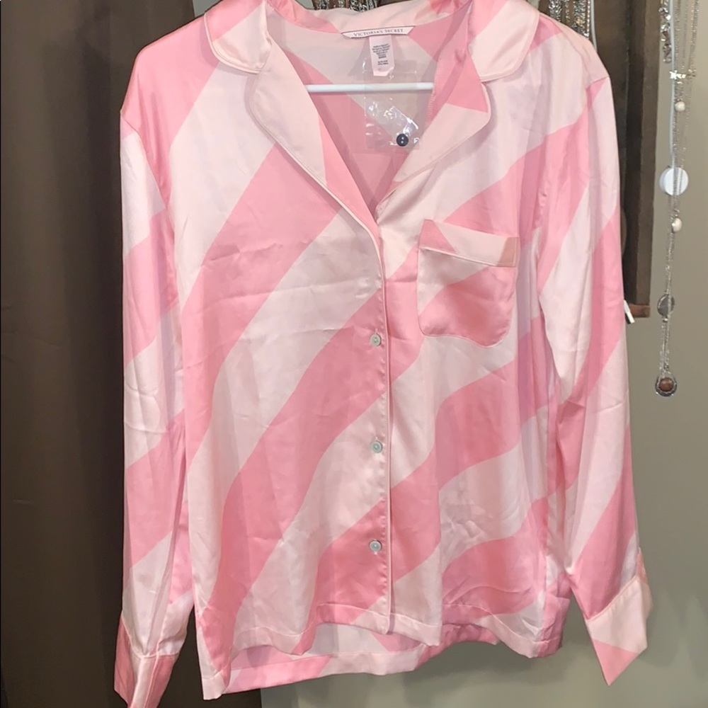 Size small Victoria Secret sleep shirt ✨